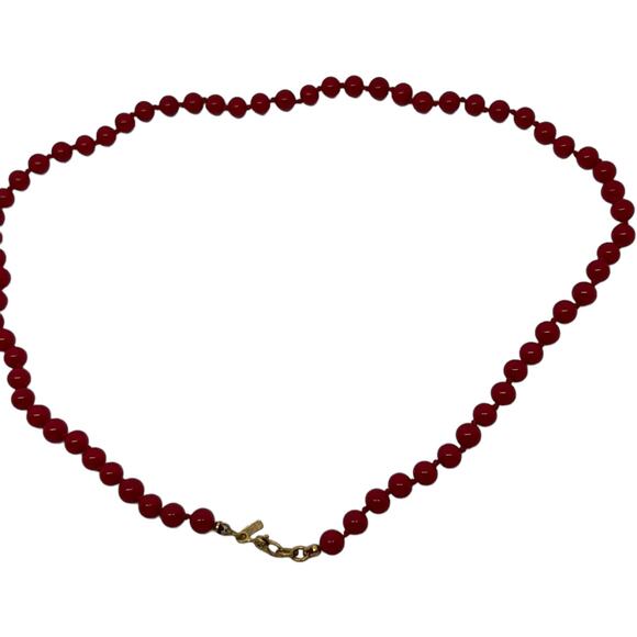 Vintage 1990s Monet Red Pearl Necklace - Classic Single Strand Beaded Choker - Picture 4 of 7